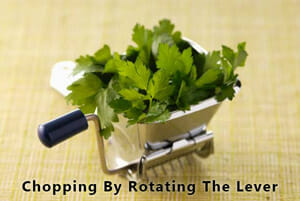Chopping the herbs is done by rotating the lever.