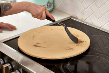Easy Cleaning Tips for Your Pizza Pan and Pizza Stone