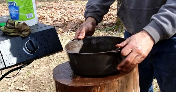 how-to-clean-cast-iron-dutch-oven-definitive-guide-with-video