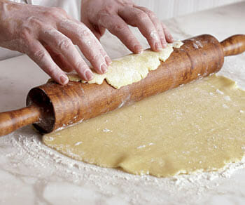 How to Use a Rolling Pin for Pizza Dough